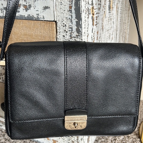 Kate Spade Milna Lovett
Street Crossbody Black
Leather Bag - Picture 2 of 15